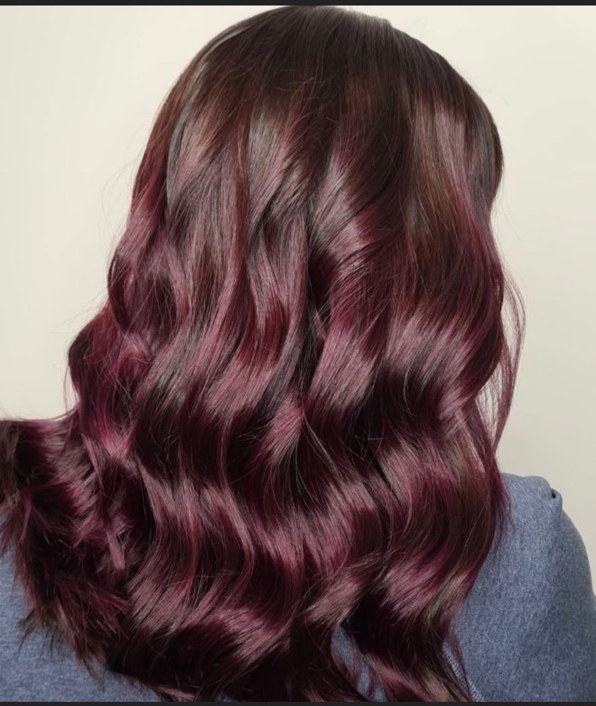MODEL 4 — CURLY MODEL — This is the color reference 1