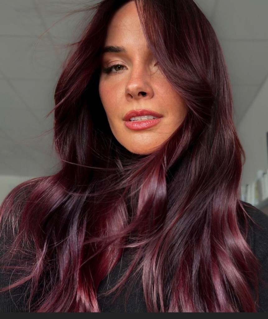 MODEL 4 — CURLY MODEL — This is the color reference 2