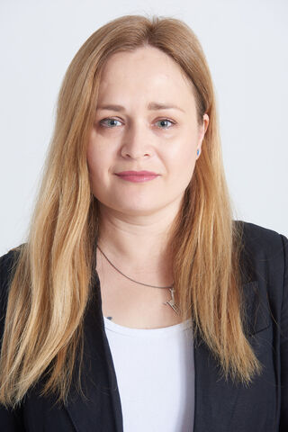 Dinara Chernaia — hair model in Los Angeles, CA