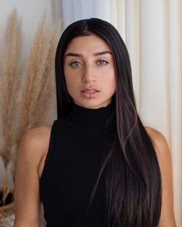 Yhana Sibelle — hair model in Los Angeles, CA