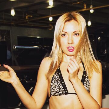 Oxana — hair model in NY